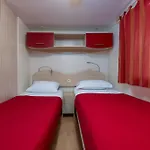 Camp Mrkva Mobile Homes With Pool キャンプ場