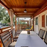キャンプ場 Camp Mrkva Mobile Homes With Pool Sukošan
