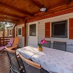 Camp Mrkva Mobile Homes With Pool キャンプ場