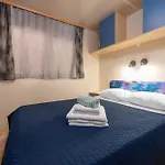 Camp Mrkva Mobile Homes With Pool キャンプ場 Sukošan