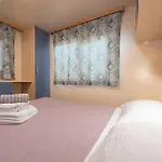 キャンプ場 Camp Mrkva Mobile Homes With Pool Sukošan