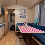 Camp Mrkva Mobile Homes With Pool キャンプ場 Sukošan