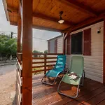 キャンプ場 Camp Mrkva Mobile Homes With Pool Sukošan