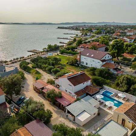 Camp Mrkva Mobile Homes With Pool 营地 Sukošan