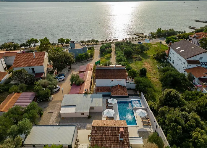 Camp Mrkva Mobile Homes With Pool 营地