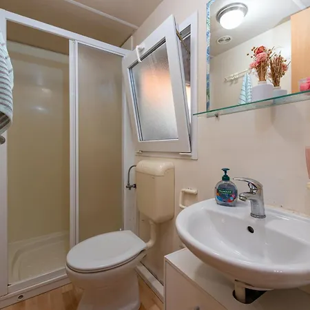 مكان تخييم Camp Mrkva Mobile Homes With Pool