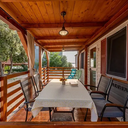 Camp Mrkva Mobile Homes With Pool مكان تخييم *