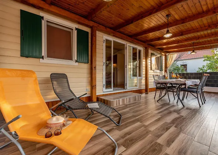 Кемпинг Camp Mrkva Mobile Homes With Pool Сукошан